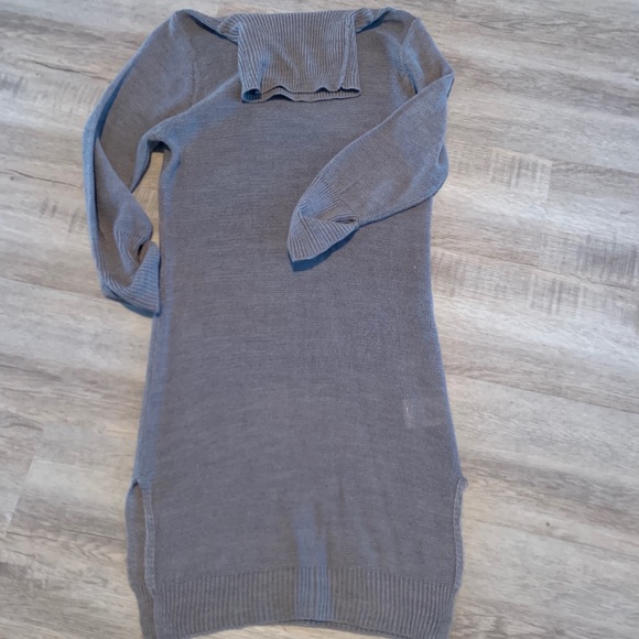 Turtle neck dress - Picture 2 of 2